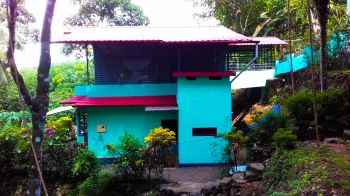 1.25 Acre House / Villa for Sale at Kumplampoika Budget - 5500000 Total